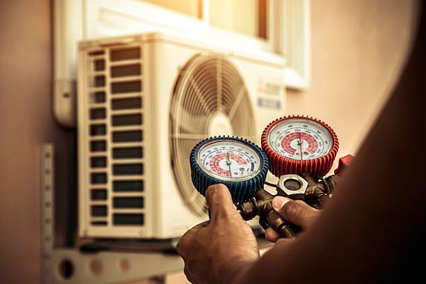 Professional Hvac technician working in Tennessee Colony, TX